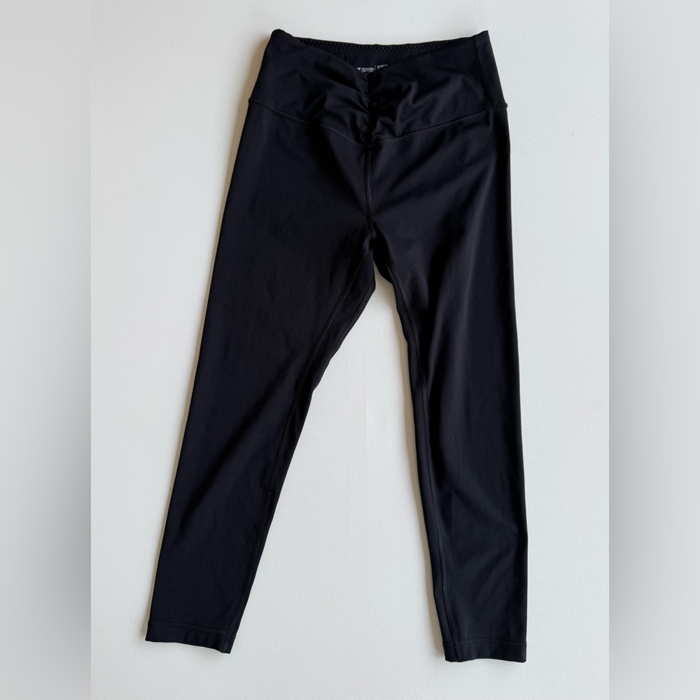 ✨Victoria Secret Sport Black V-Waisted Cropped Leggings ✨ - Picture 3 of 7